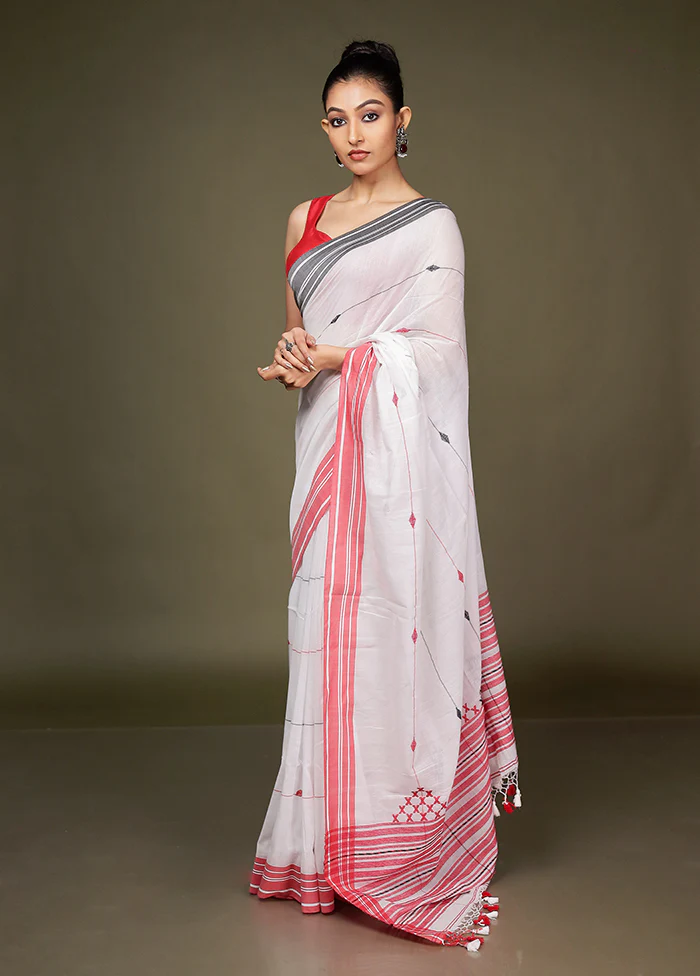 White Matka Silk Saree With Blouse Piece - Image 4
