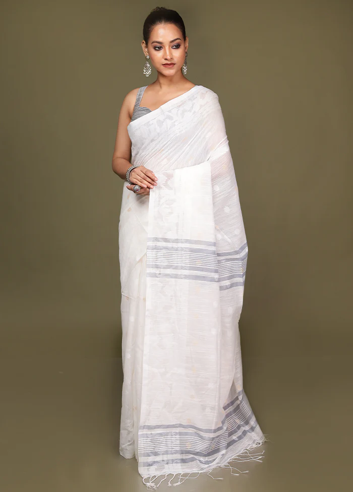 White Matka Silk Saree With Blouse Piece - Image 4