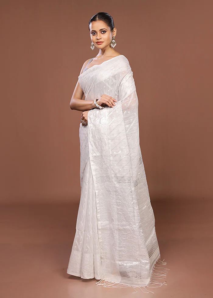 White Matka Silk Saree With Blouse Piece - Image 4