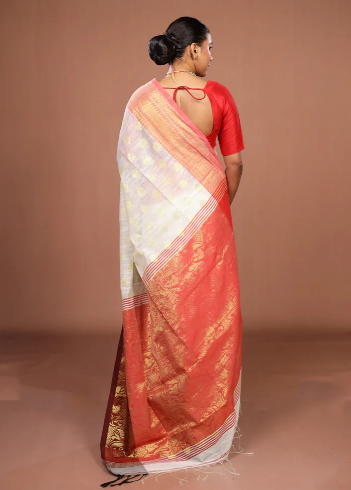 White Matka Silk Saree With Blouse Piece - Image 3