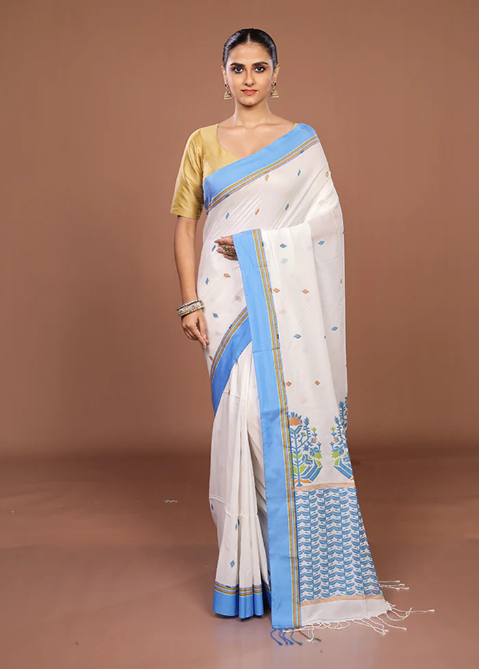 White Matka Silk Saree With Blouse Piece - Image 2