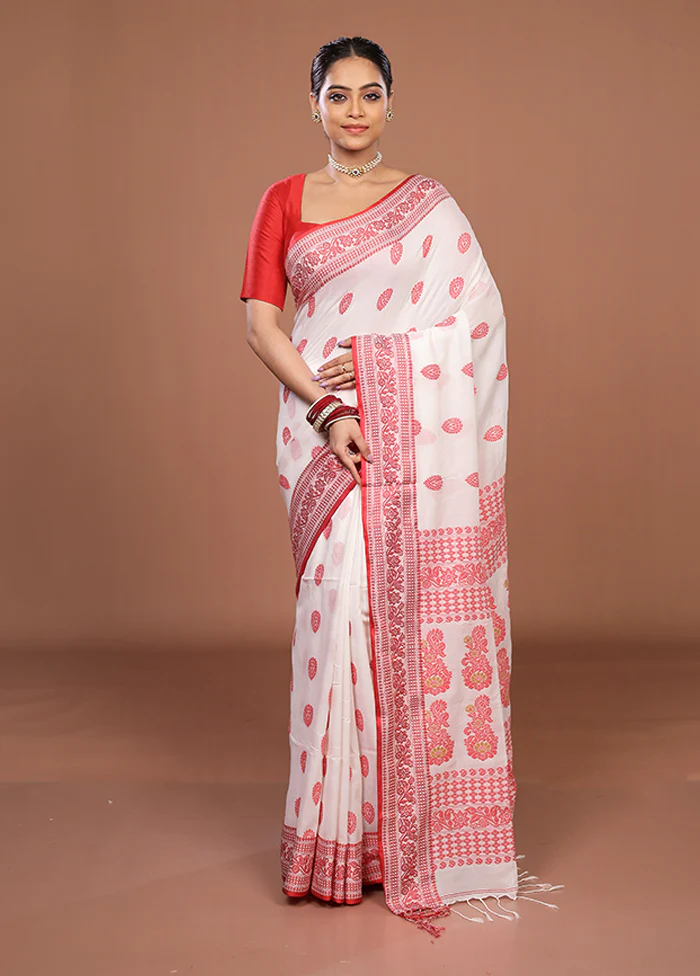 White Matka Silk Saree With Blouse Piece - Image 2