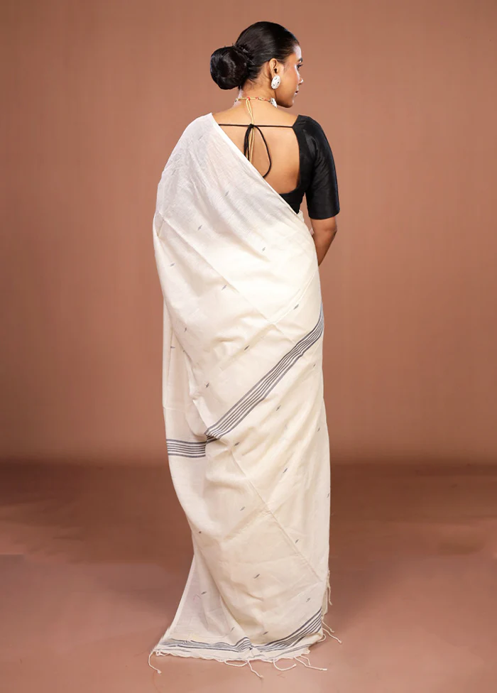 White Matka Silk Saree With Blouse Piece - Image 3