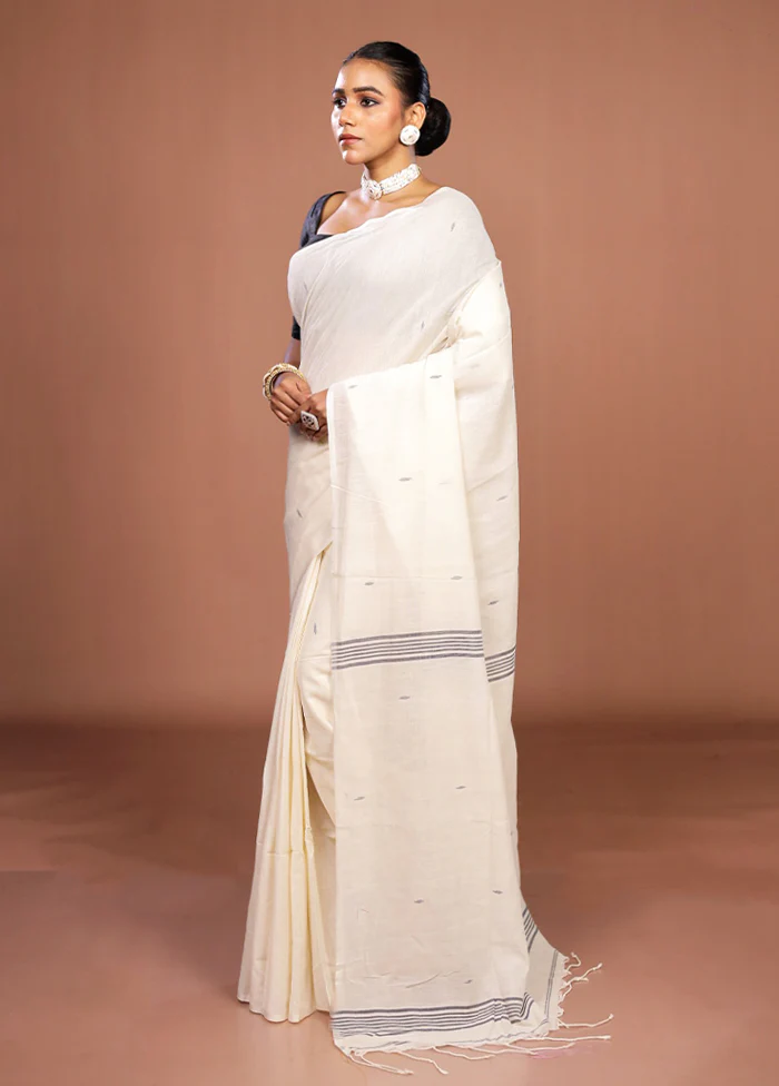 White Matka Silk Saree With Blouse Piece - Image 4