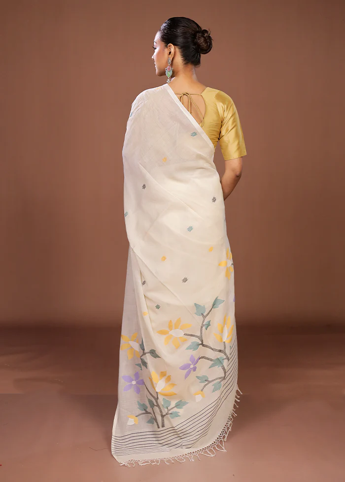 White Matka Silk Saree With Blouse Piece - Image 3