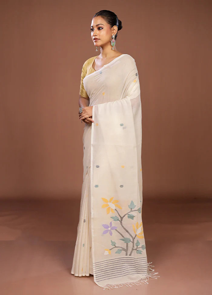 White Matka Silk Saree With Blouse Piece - Image 4