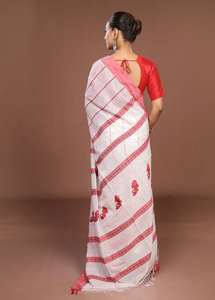 White Matka Silk Saree With Blouse Piece - Image 3