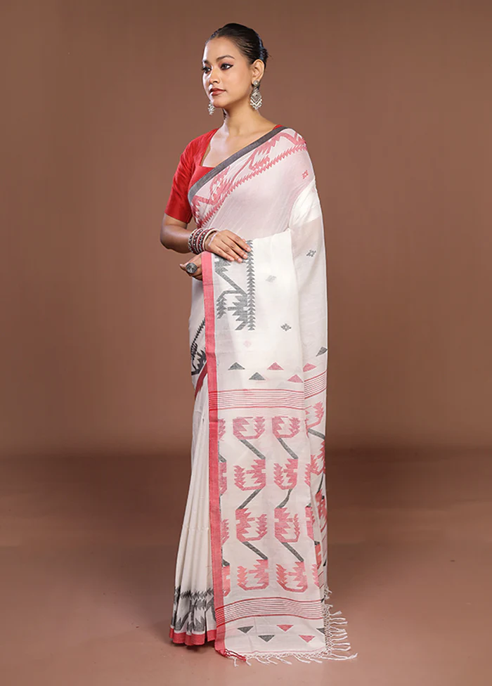 White Matka Silk Saree With Blouse Piece - Image 4