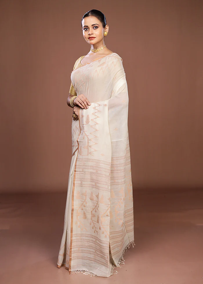 White Matka Silk Saree With Blouse Piece - Image 4