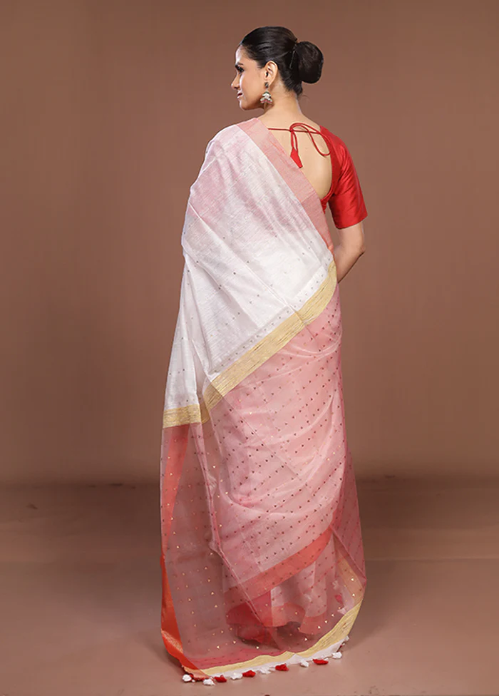 White Matka Silk Saree With Blouse Piece - Image 3