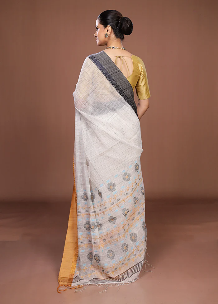 White Matka Silk Saree With Blouse Piece - Image 3