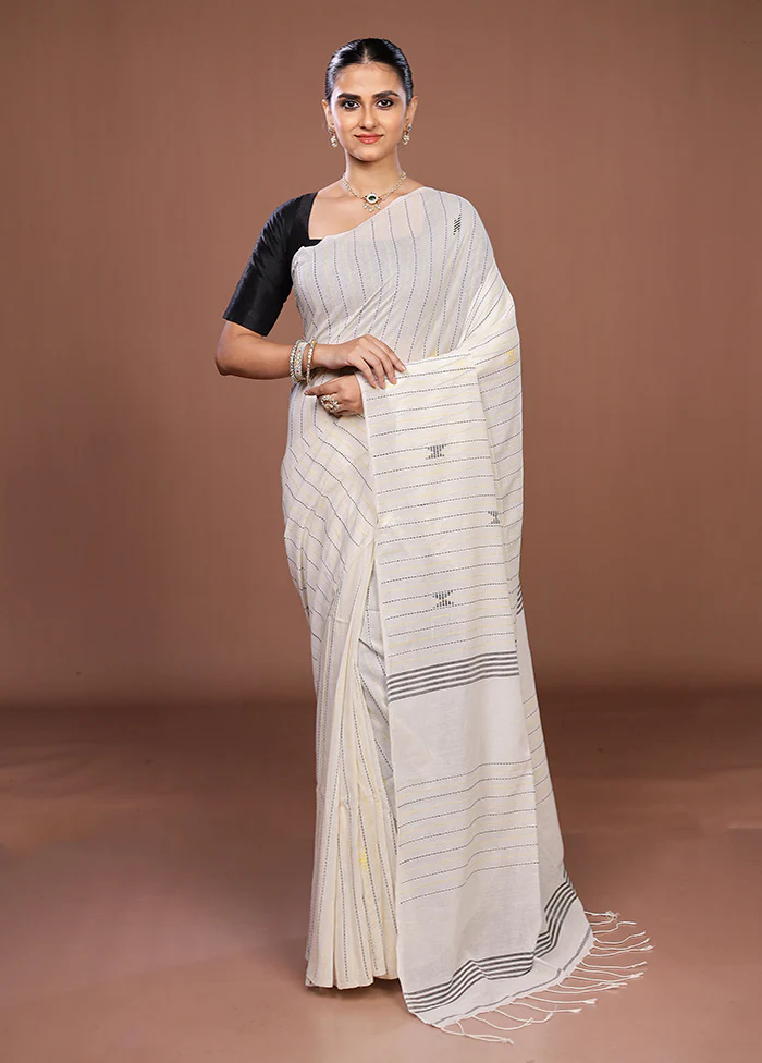 White Matka Silk Saree With Blouse Piece - Image 2