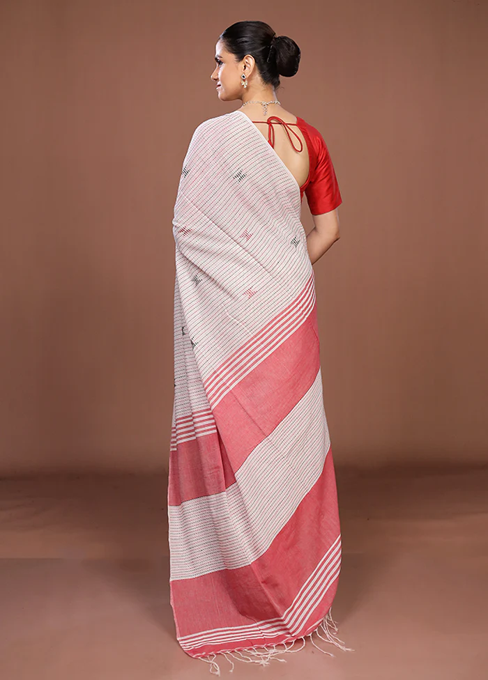 White Matka Silk Saree With Blouse Piece - Image 3