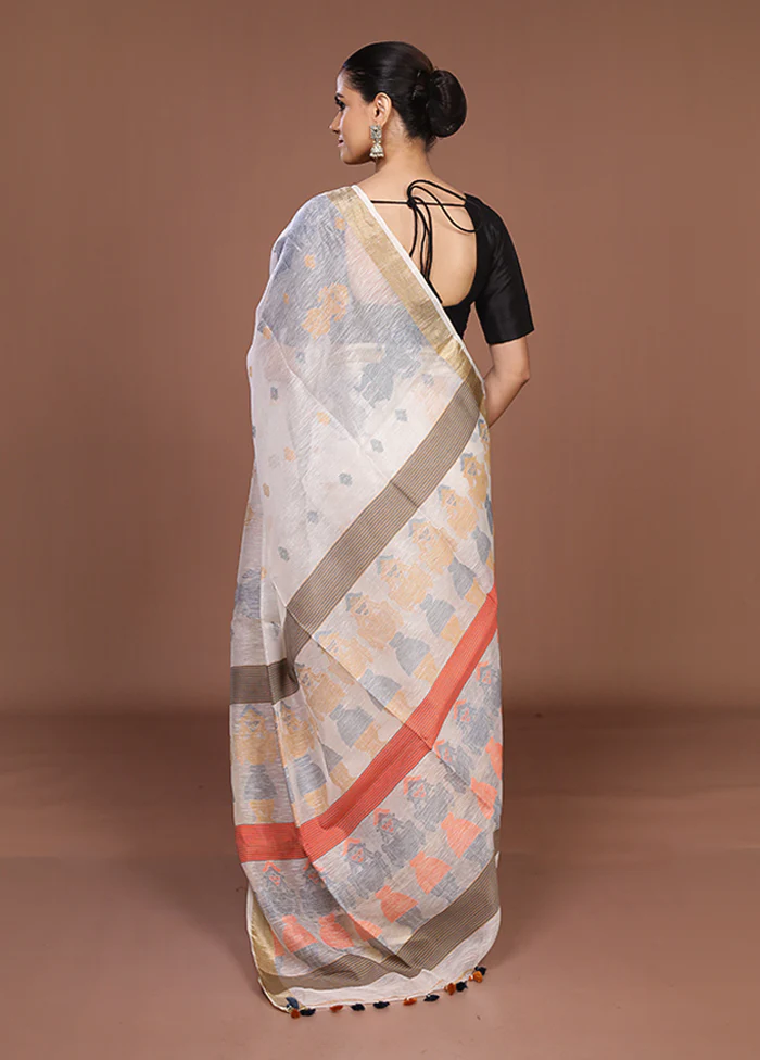 White Matka Silk Saree With Blouse Piece - Image 3
