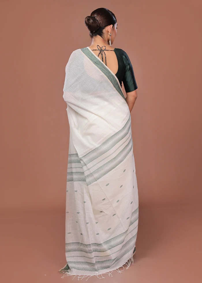 White Matka Silk Saree With Blouse Piece - Image 3
