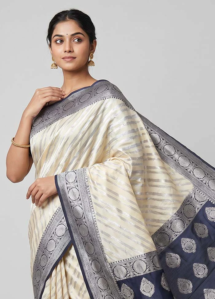 White Organza Saree With Blouse Piece - Image 2