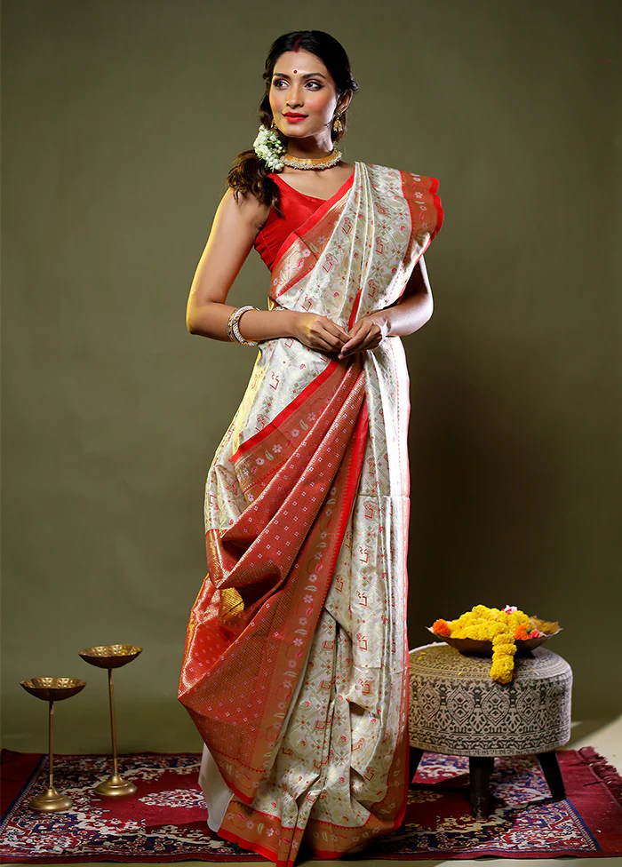 White Dupion Silk Saree With Blouse Piece - Image 4
