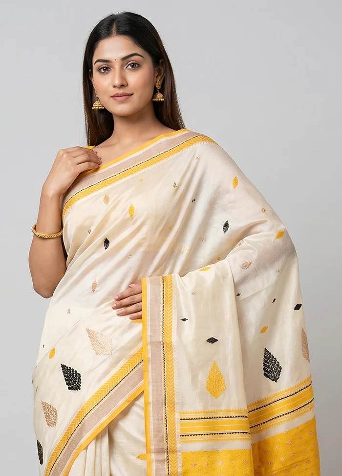 White Tussar Silk Saree With Blouse Piece - Image 2