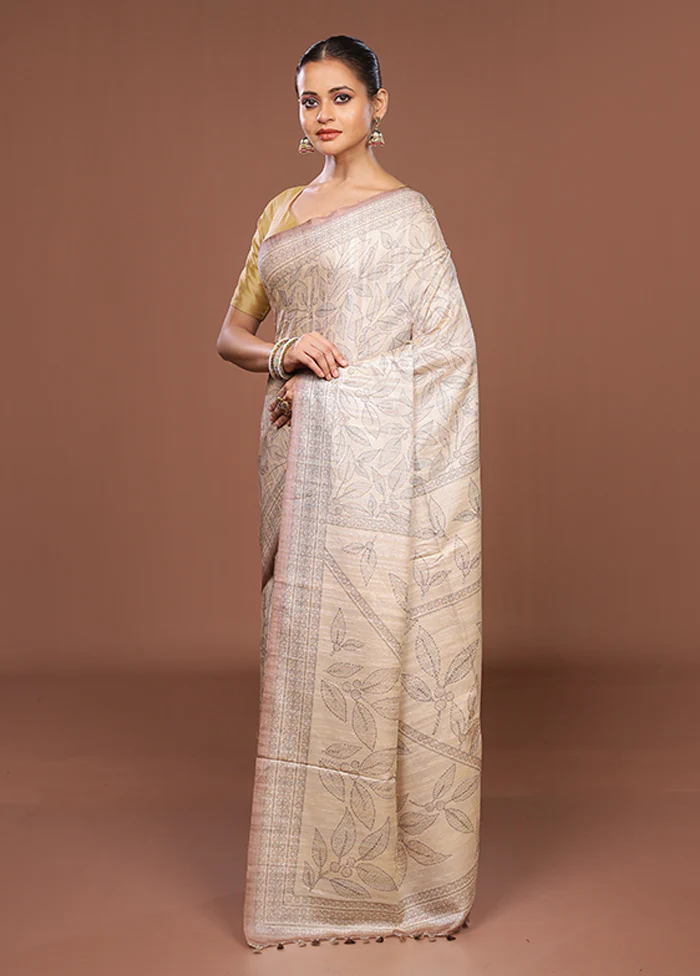 White Tussar Silk Saree With Blouse Piece - Image 4