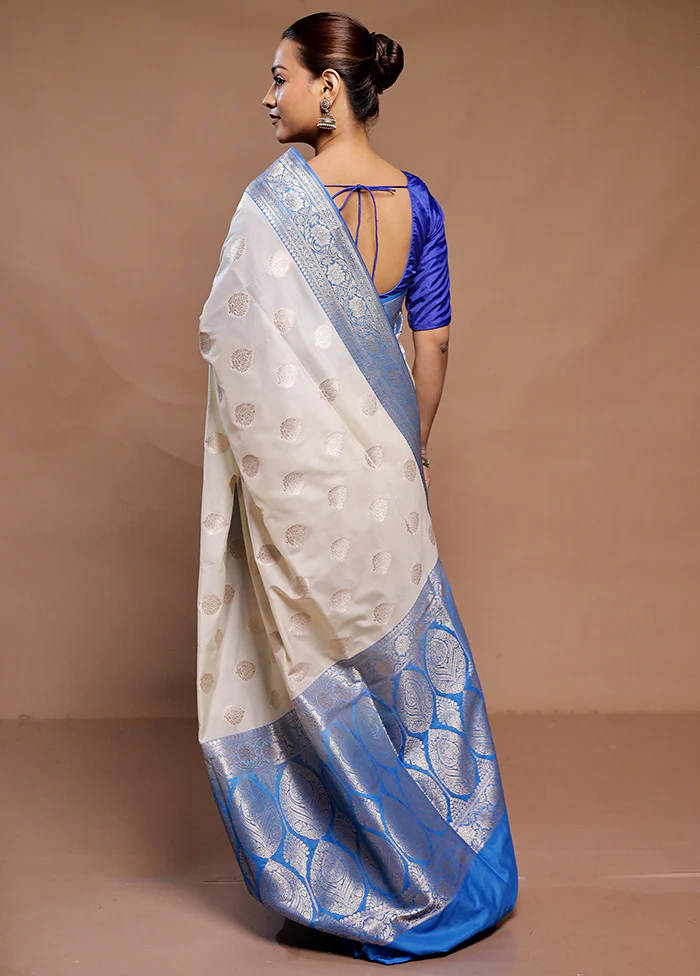 White Uppada Silk Saree With Blouse Piece - Image 3
