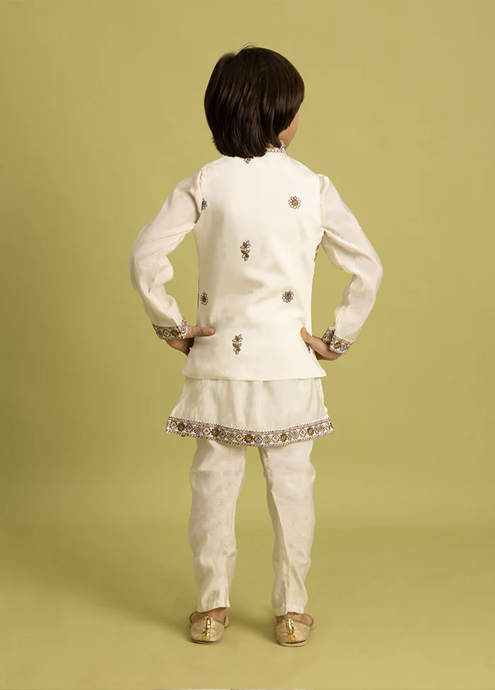 White Viscose Kurta & Pajama Set - Image 3