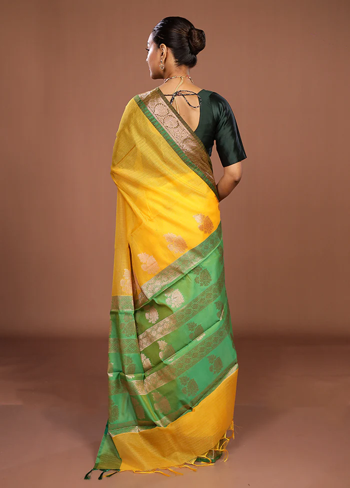 Yellow Cotton Saree With Blouse Piece - Image 3