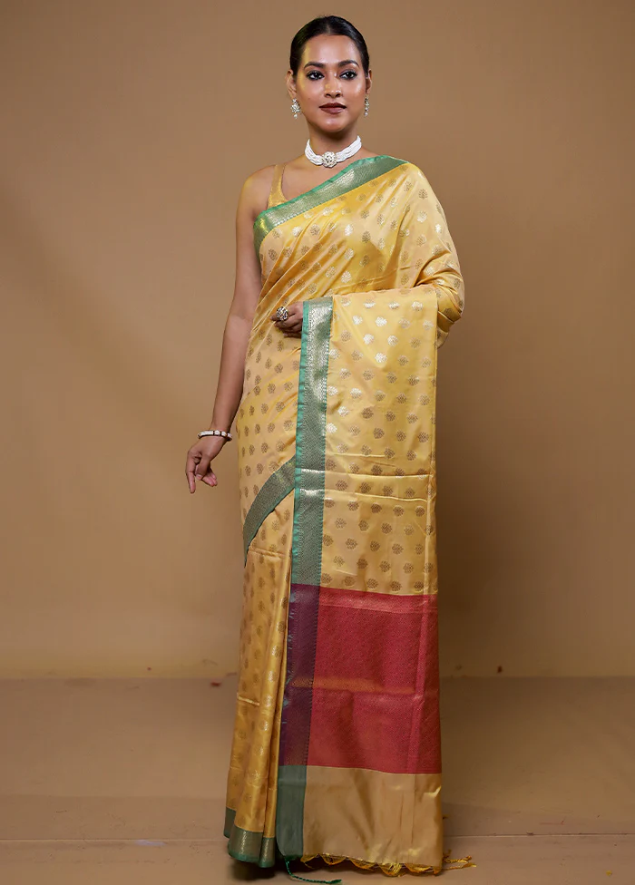 Yellow Cotton Saree With Blouse Piece - Image 2