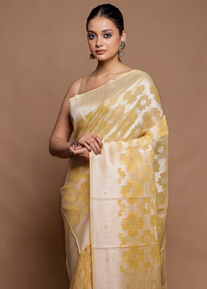 Yellow Cotton Saree With Blouse Piece - Image 2