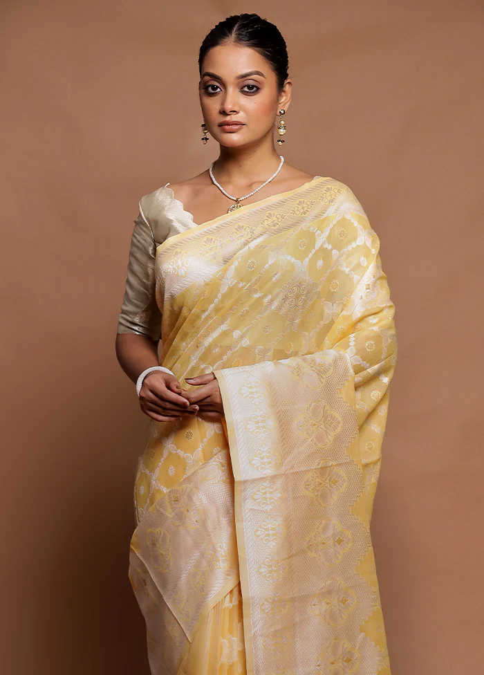 Yellow Cotton Saree With Blouse Piece - Image 2