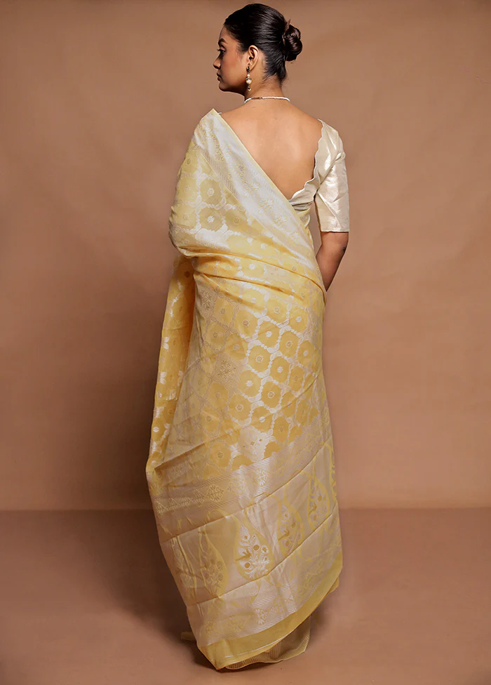 Yellow Cotton Saree With Blouse Piece - Image 3