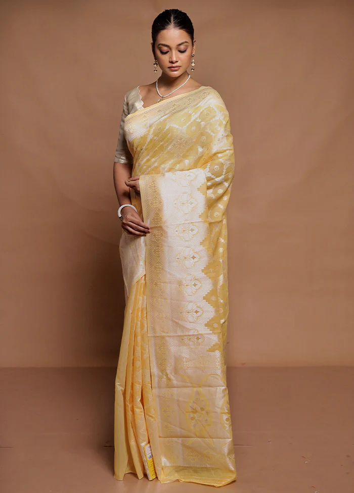Yellow Cotton Saree With Blouse Piece - Image 4