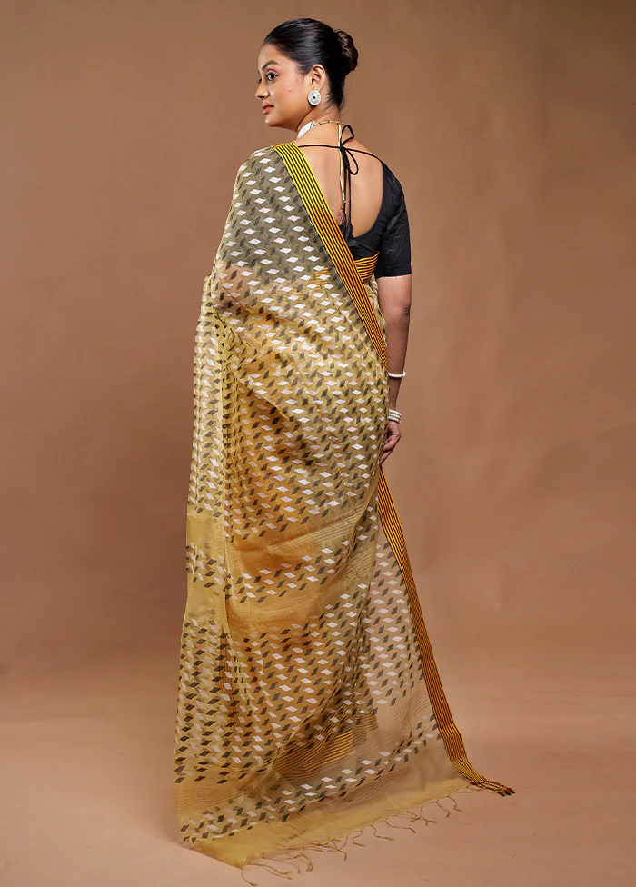 Yellow Cotton Saree With Blouse Piece - Image 3