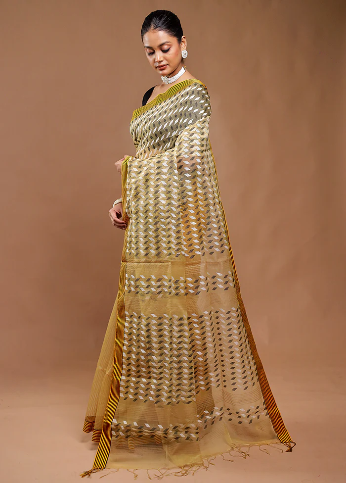Yellow Cotton Saree With Blouse Piece - Image 4