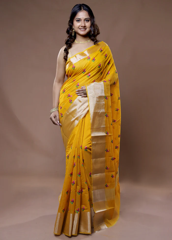 Yellow Cotton Saree With Blouse Piece - Image 3
