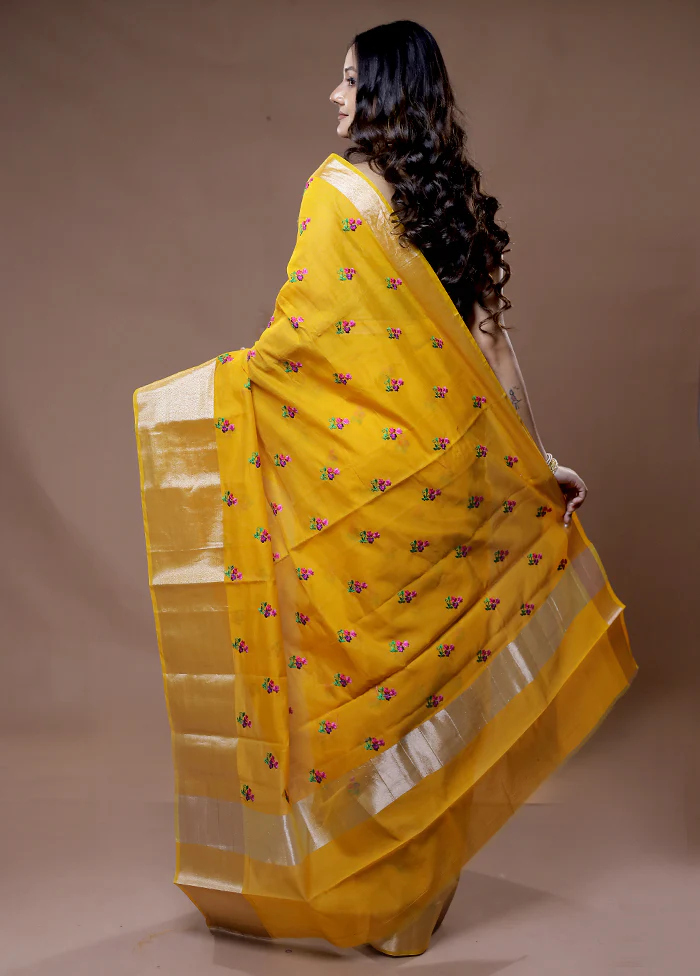 Yellow Cotton Saree With Blouse Piece - Image 4