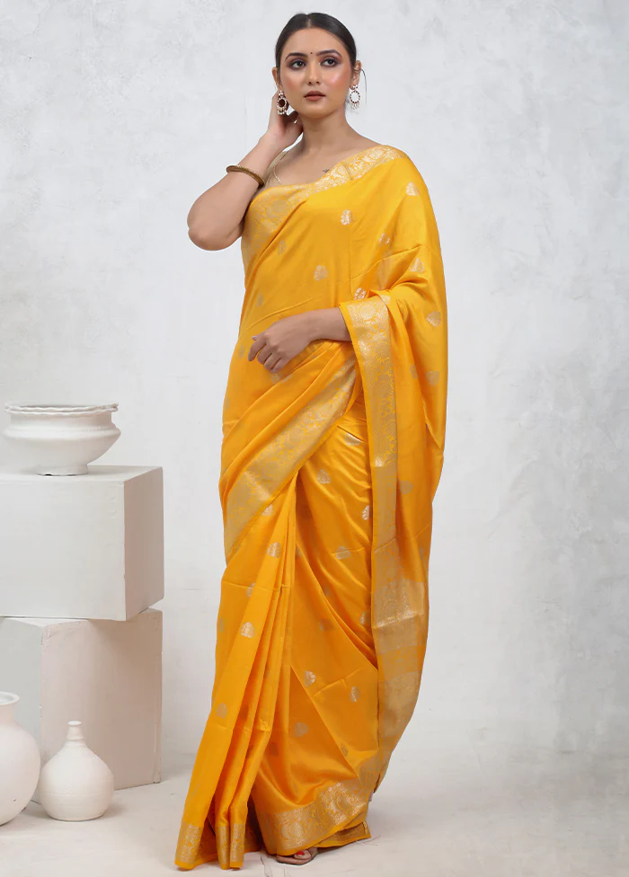 Yellow Cotton Saree With Blouse Piece - Image 2