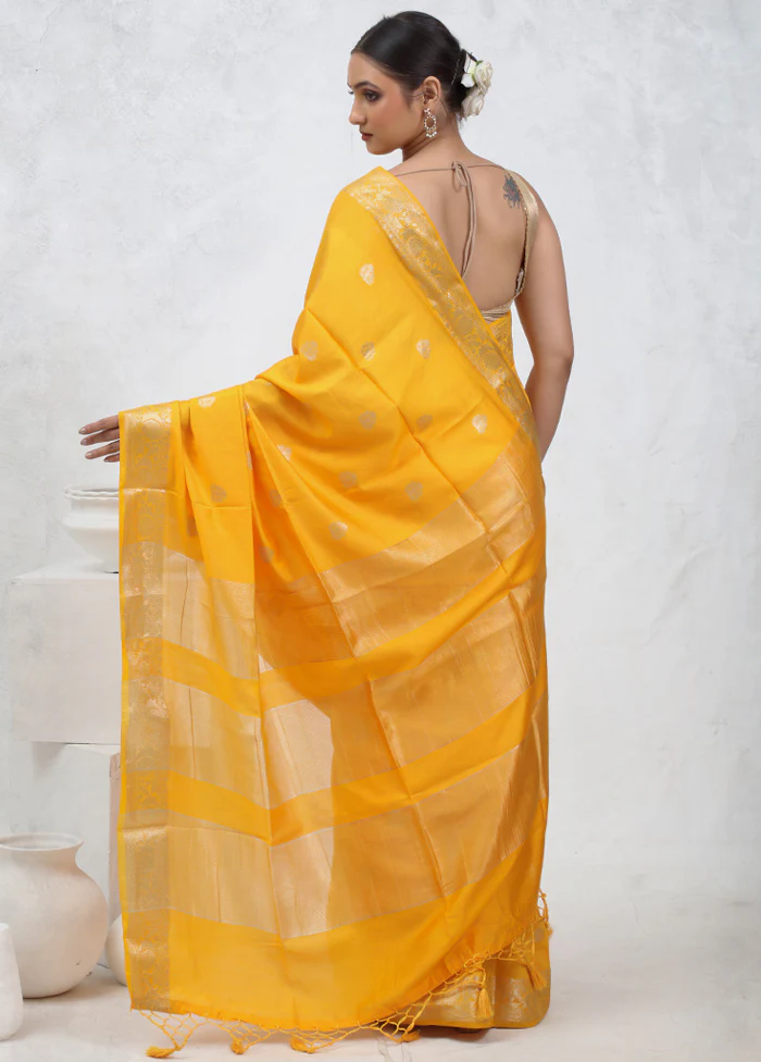Yellow Cotton Saree With Blouse Piece - Image 3