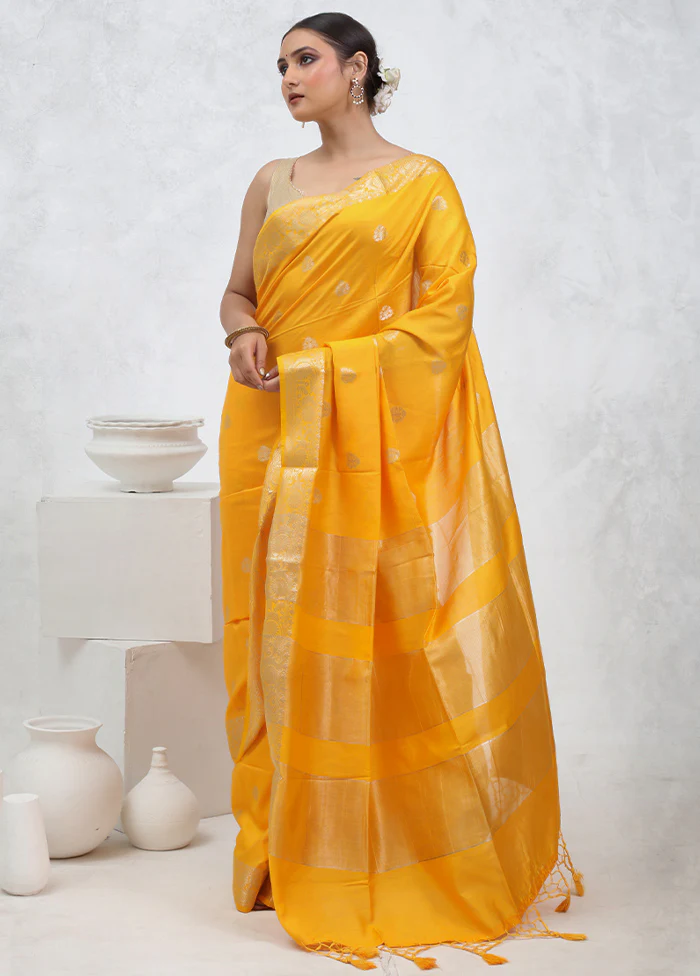 Yellow Cotton Saree With Blouse Piece - Image 4