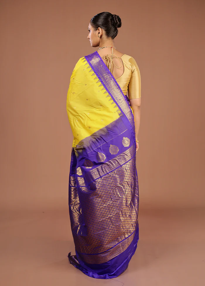Yellow Gadwal Silk Saree Without Blouse Piece - Image 3