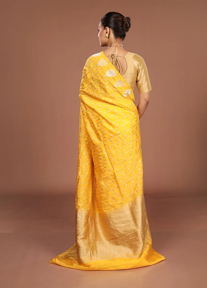 Yellow Georgette Saree With Blouse Piece - Image 3