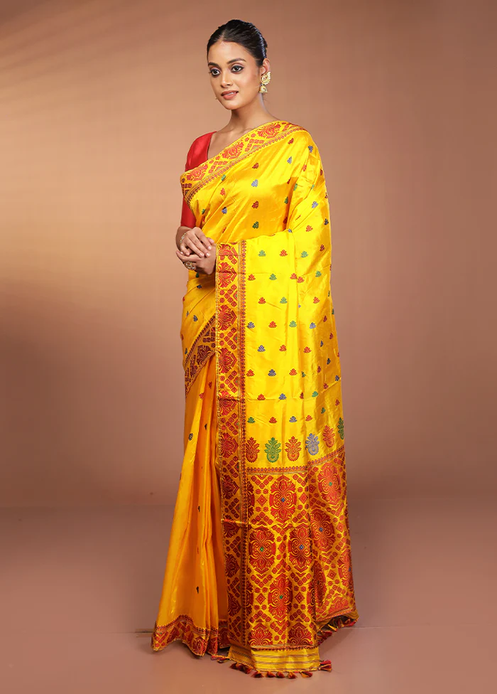 Yellow Handloom Assam Pure Silk Saree With Blouse Piece - Image 4