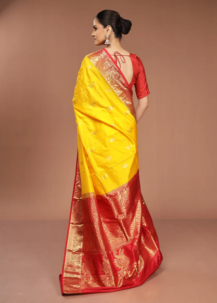 Yellow Handloom Kanjivaram Pure Silk Saree With Blouse Piece - Image 3