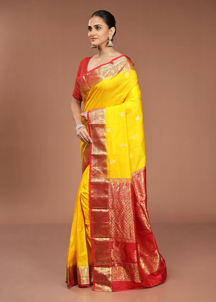 Yellow Handloom Kanjivaram Pure Silk Saree With Blouse Piece - Image 4