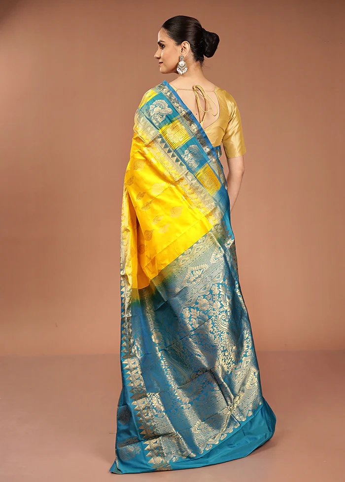 Yellow Handloom Kanjivaram Pure Silk Saree With Blouse Piece - Image 3
