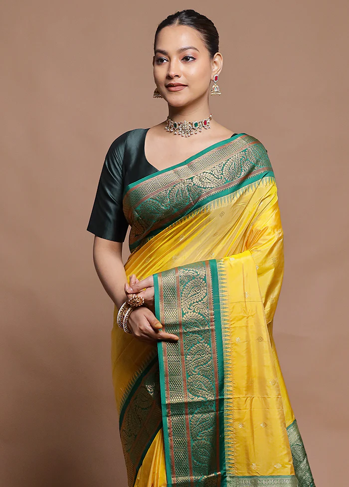 Yellow Handloom Kanjivaram Pure Silk Saree With Blouse Piece - Image 2