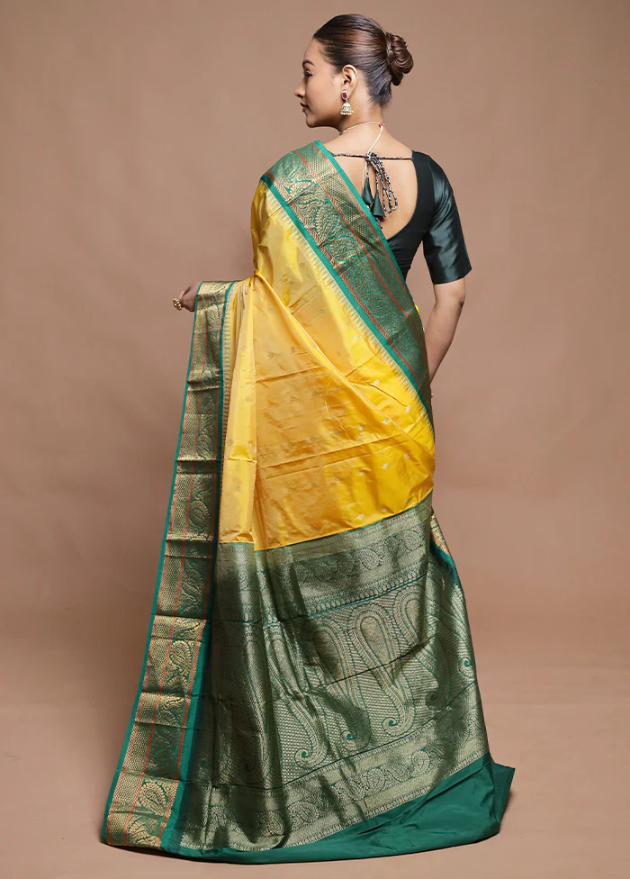 Yellow Handloom Kanjivaram Pure Silk Saree With Blouse Piece - Image 3