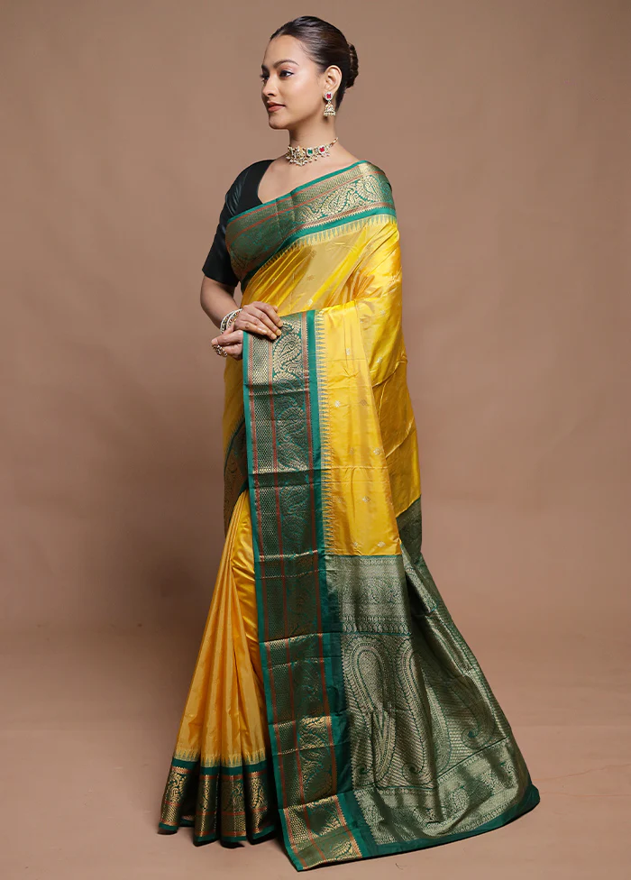 Yellow Handloom Kanjivaram Pure Silk Saree With Blouse Piece - Image 4