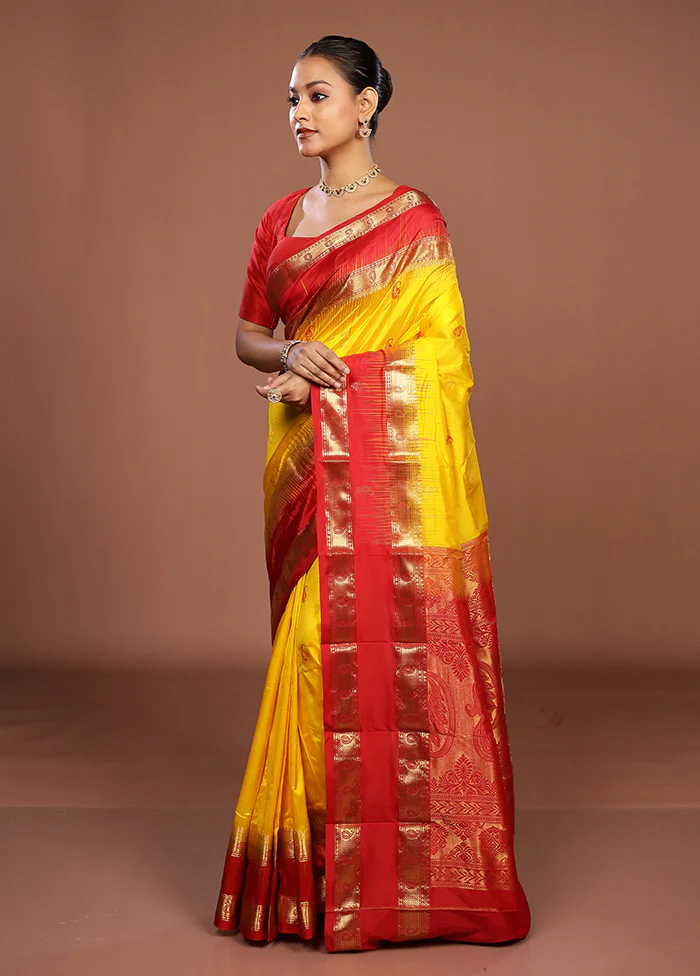 Yellow Handloom Kanjivaram Pure Silk Saree With Blouse Piece - Image 4