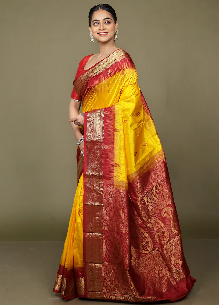 Yellow Handloom Kanjivaram Pure Silk Saree With Blouse Piece - Image 4