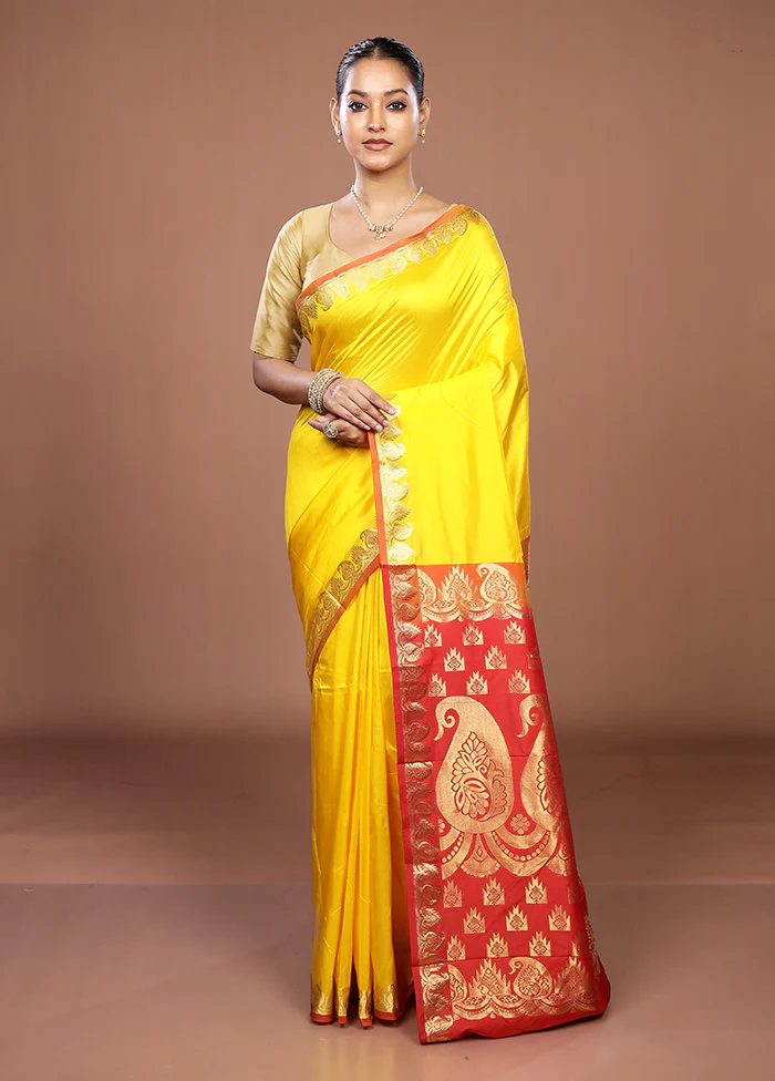 Yellow Handloom Kanjivaram Pure Silk Saree With Blouse Piece - Image 2